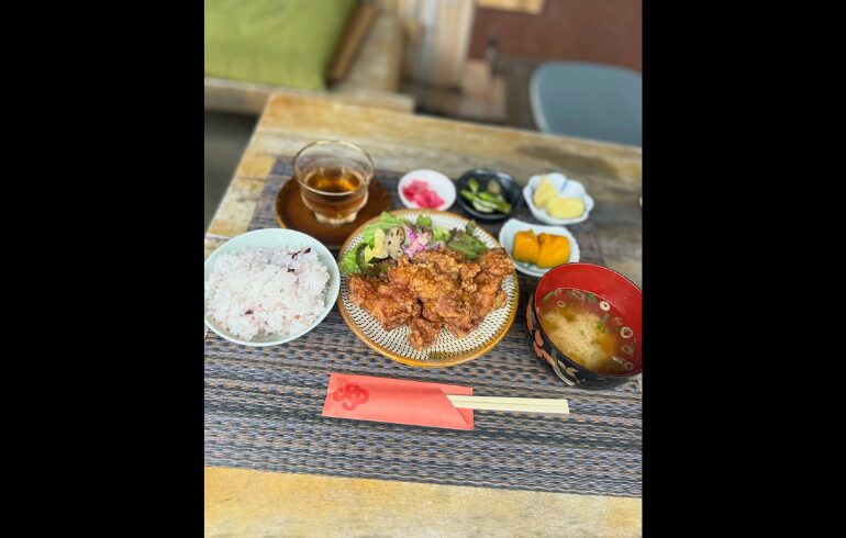 お食事処ゆいねの定食