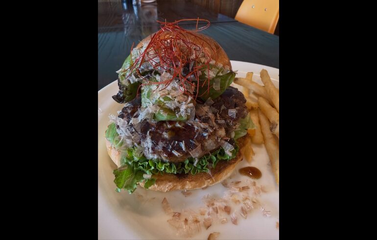 BLACK AND BLUEのハンバーガー