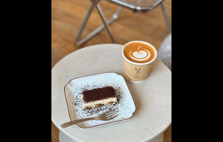 BtoC coffeeのティラミスとラテ