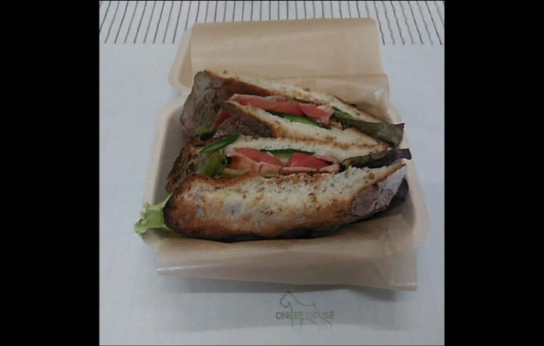 dogrun&cafe オンジーハウスのサンド