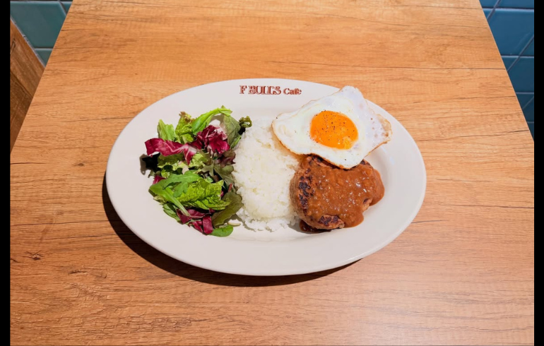 F BULL'S Cafeのロコモコ