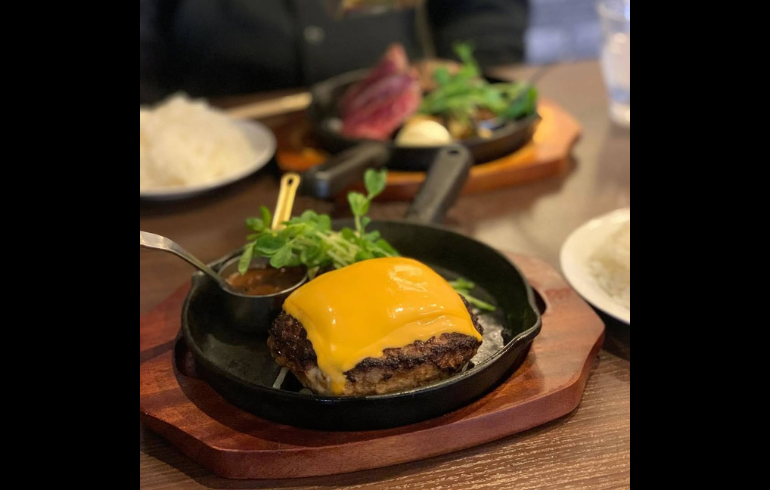 GRILL&CAFE 山ノ辺のチーズをのせたハンバーグ
