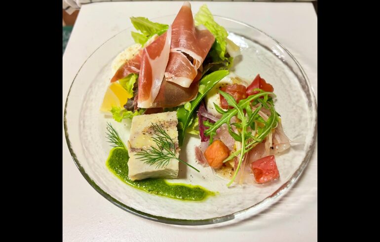 カフェレストラン かど屋テラスの生ハムと前菜のプレート