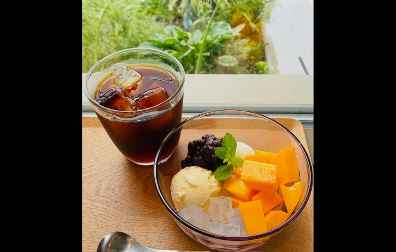 レシズモアのアイスコーヒーとデザート