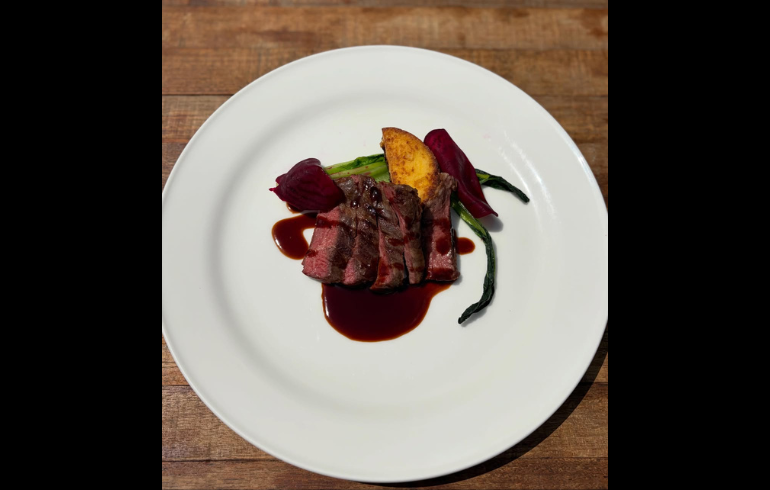 MOKICHI FOODSGARDENの牛肉のグリル