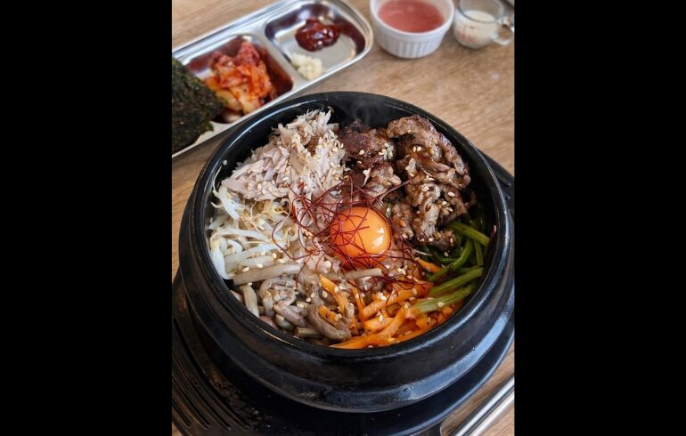ONE'S CAFEの石鍋の韓国料理