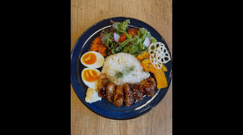 CAFE Plaisirの照り焼きチキンのプレート