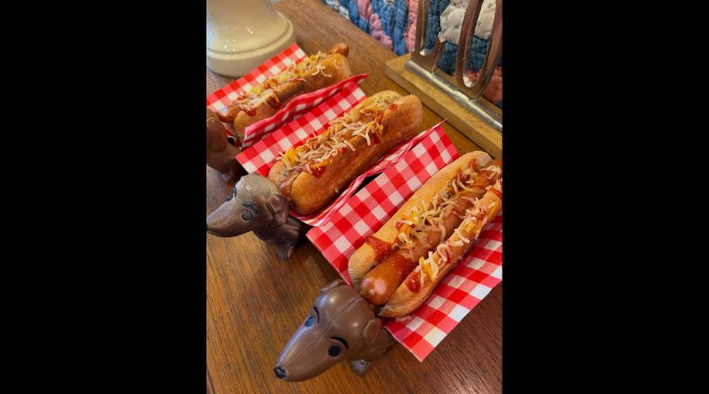 Living with DOGSのホットドッグ