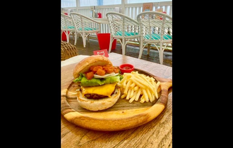 R cafeのハンバーガー