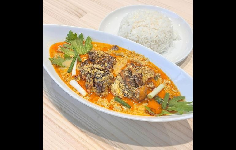 タイの村料理289のソフトシェルクラブのカレー